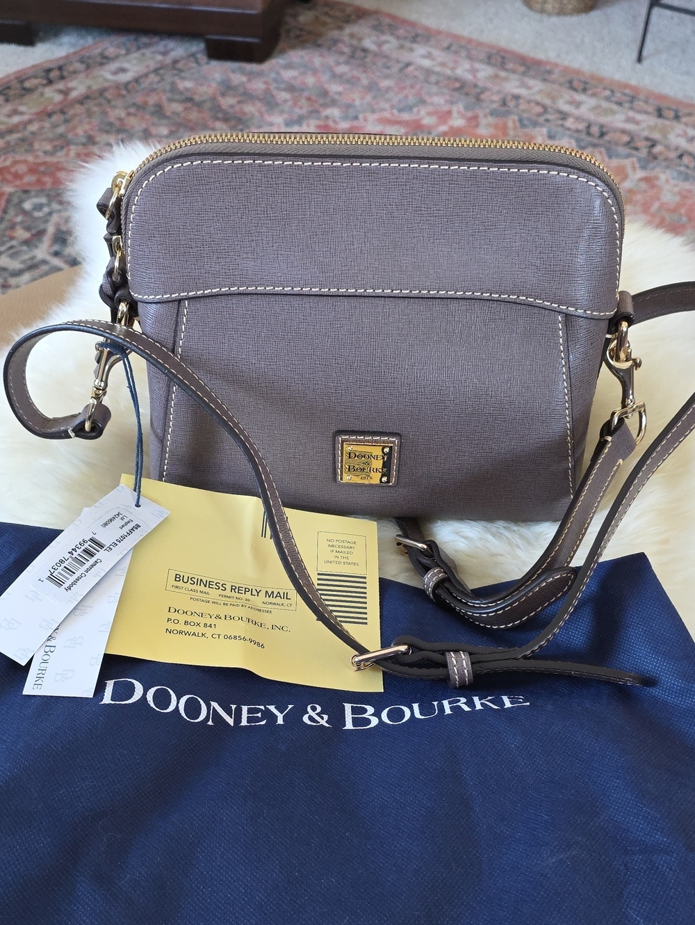 Beautiful NWT Dooney & Bourke Elephant Leather Cameron Crossbidy Bag 🩶🐘♥️🎁